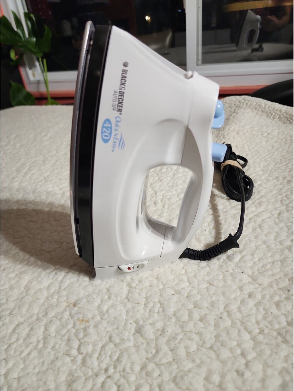 BLACK+DECKER Auto Of 420 Steam Iron Adjustable Steam & Spray Mist Blue/White